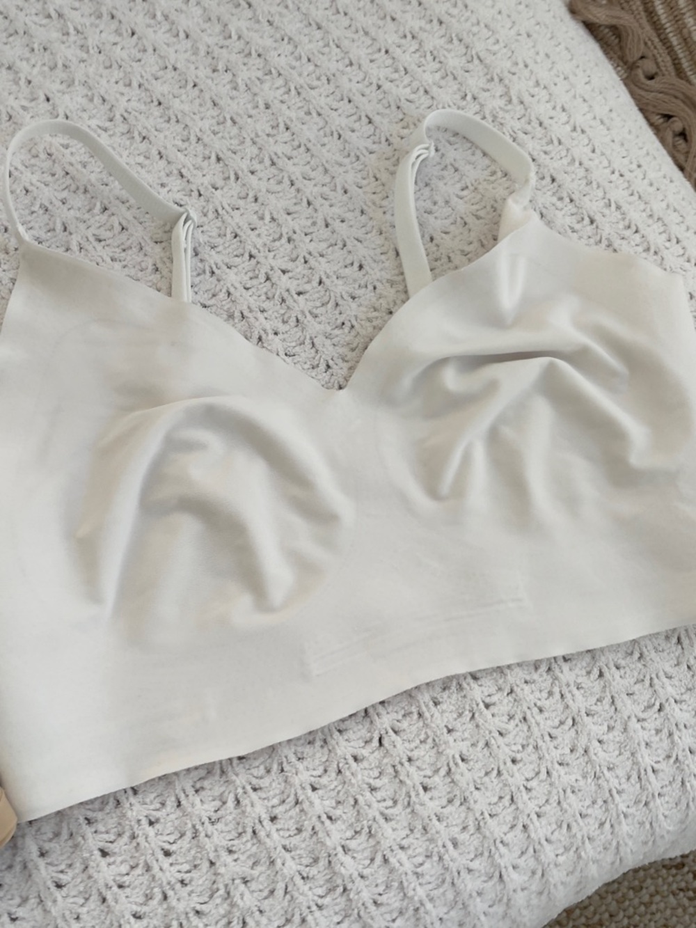 Seamless Everyday Comfort Bra - Nude and White medium - Picture 5 of 9